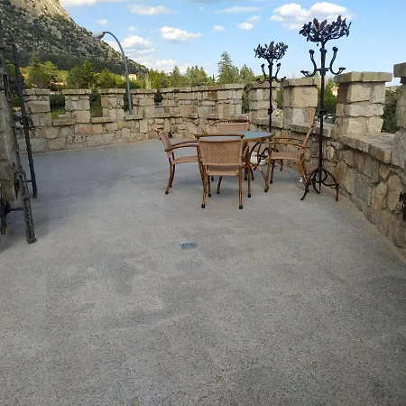 Magnifico Castillo Privado, Elevado En La Roca La Cabrera Exterior photo