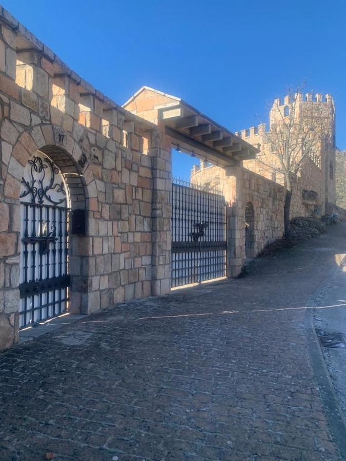Magnifico Castillo Privado, Elevado En La Roca