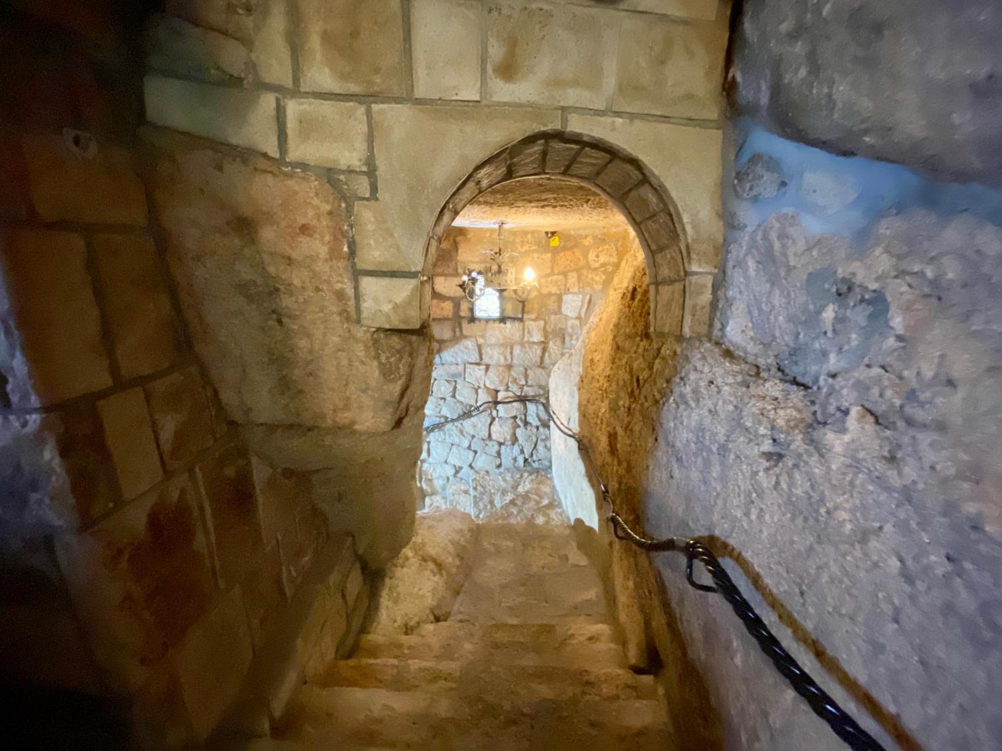 Magnifico Castillo Privado, Elevado En La Roca