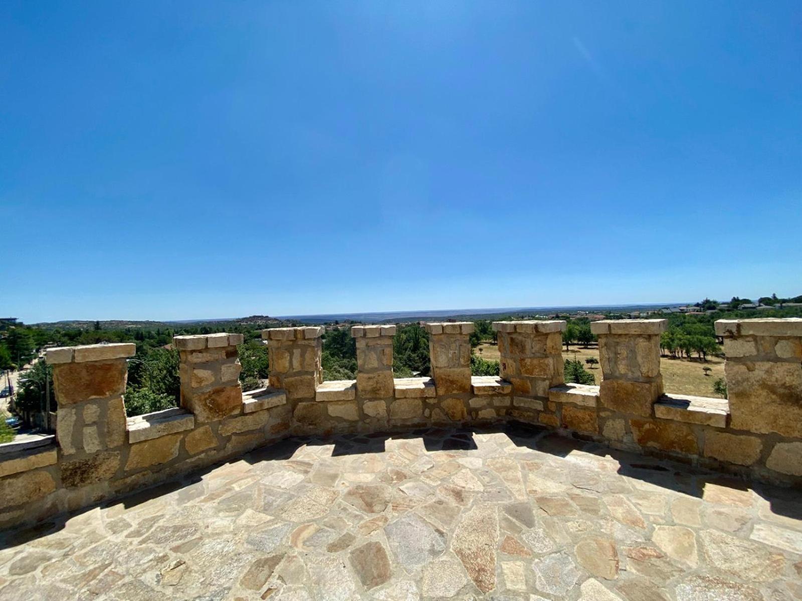 Magnifico Castillo Privado, Elevado En La Roca *