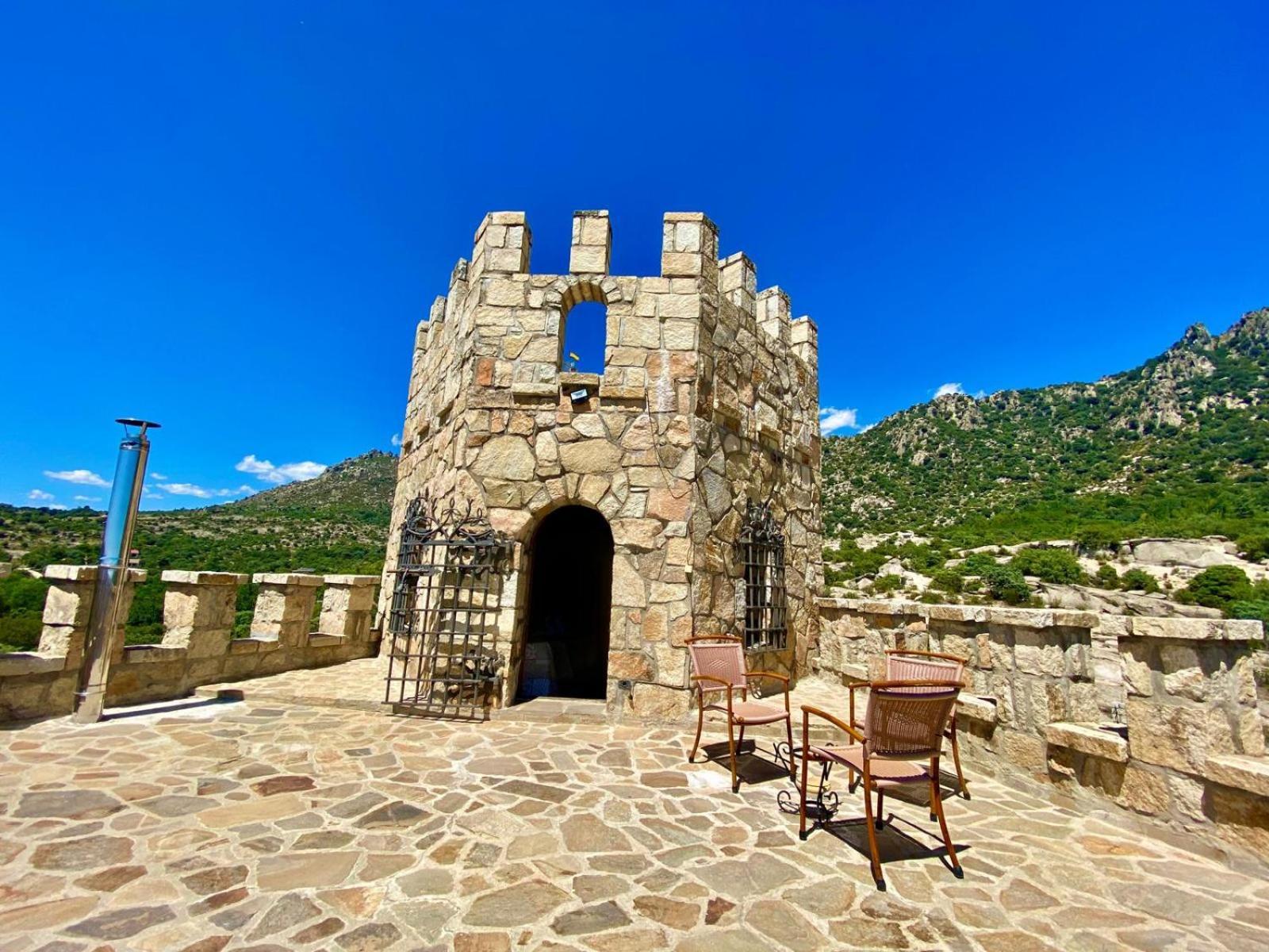 Magnifico Castillo Privado, Elevado En La Roca Chalet
