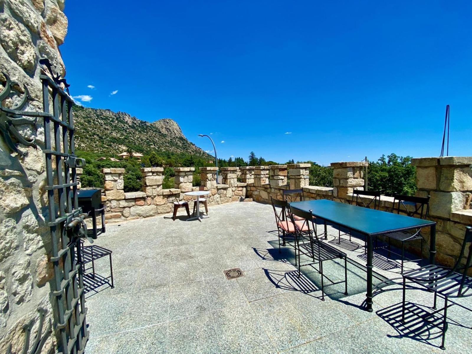 Magnifico Castillo Privado, Elevado En La Roca Chalet *