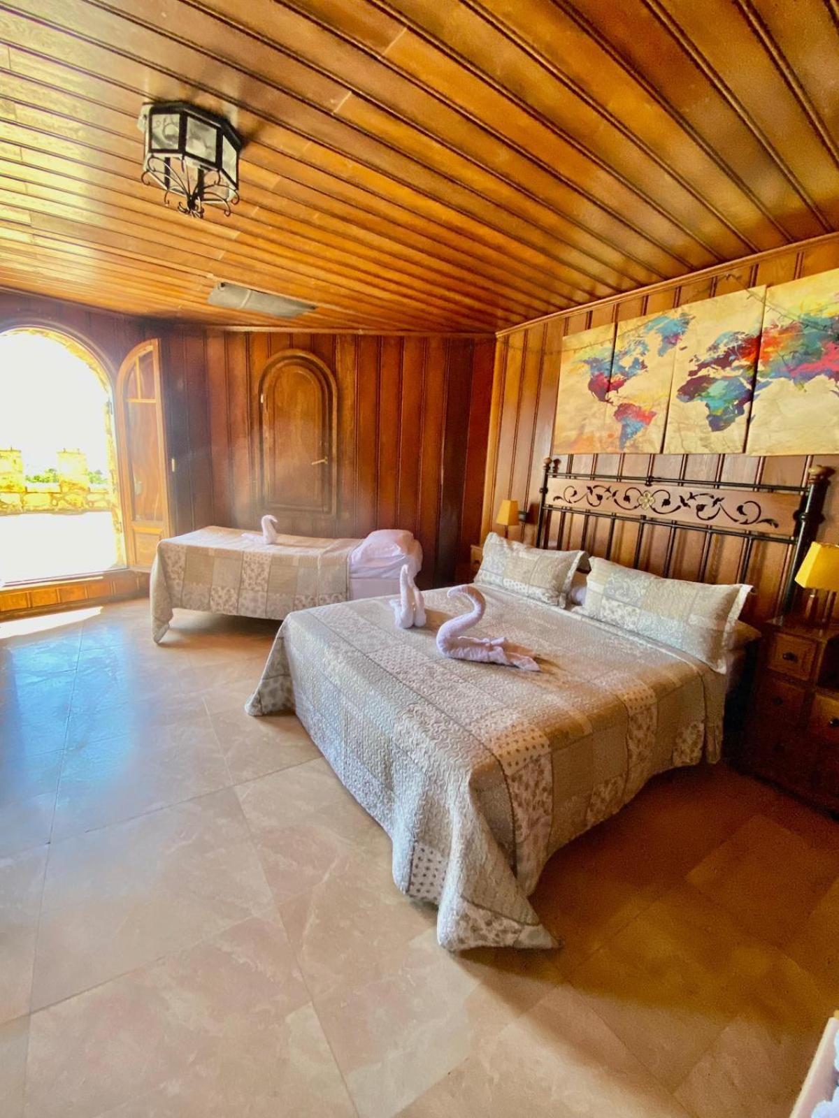Magnifico Castillo Privado, Elevado En La Roca La Cabrera