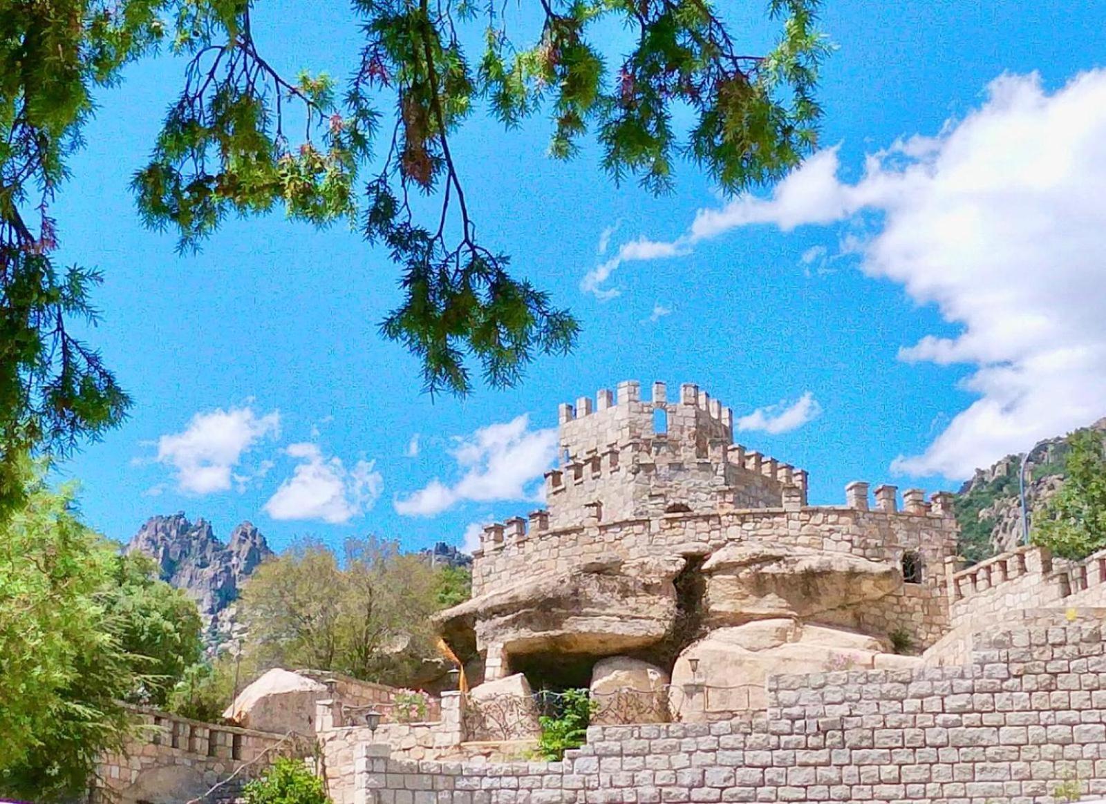 Chalet Magnifico Castillo Privado, Elevado En La Roca