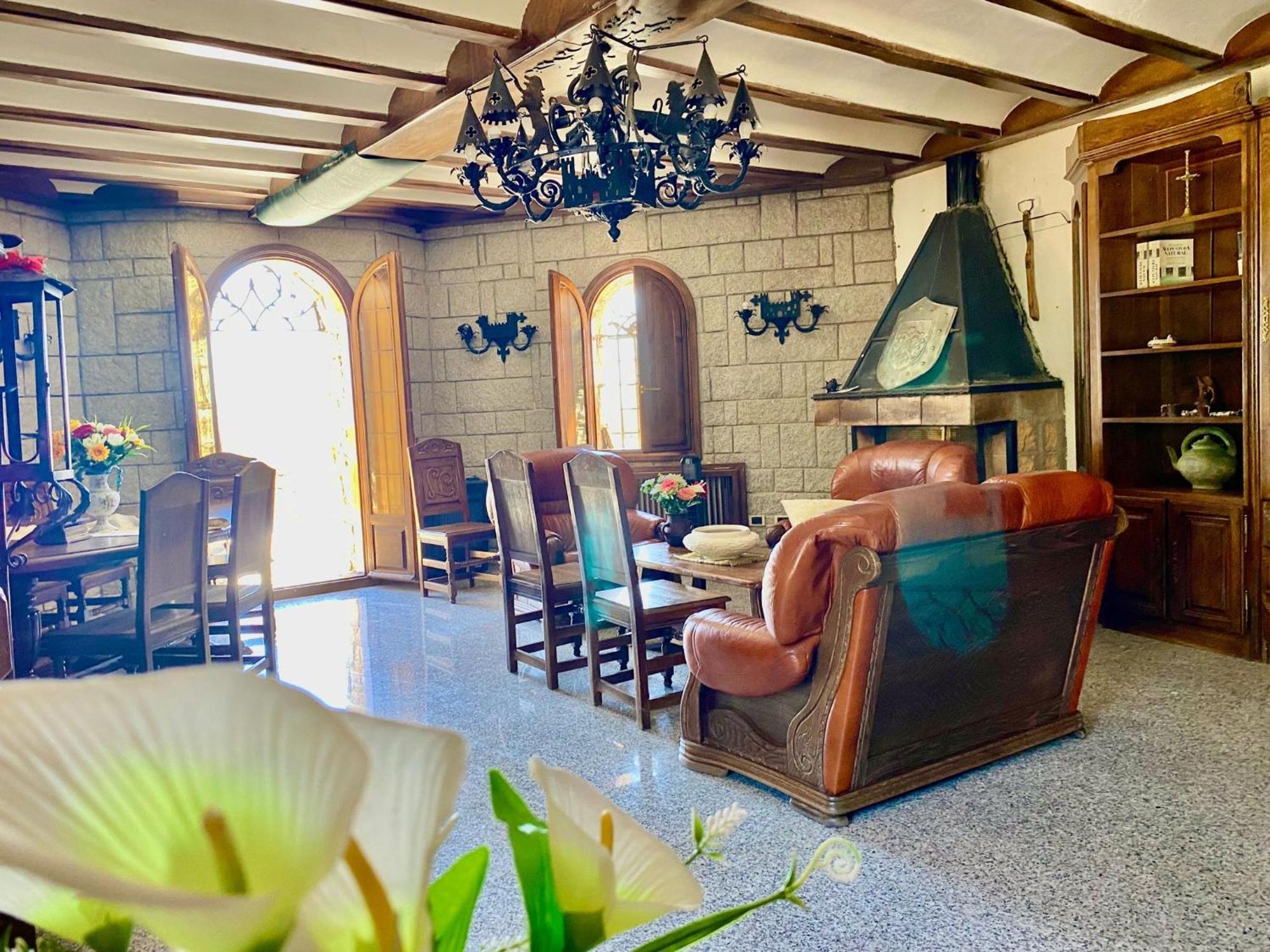 Chalet Magnifico Castillo Privado, Elevado En La Roca *